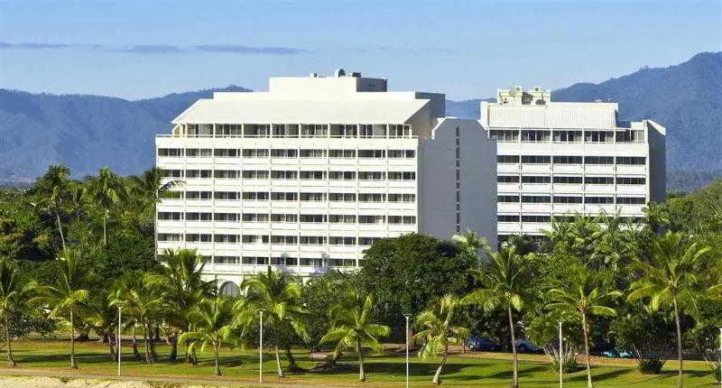 Holiday Inn Cairns Harbourside
