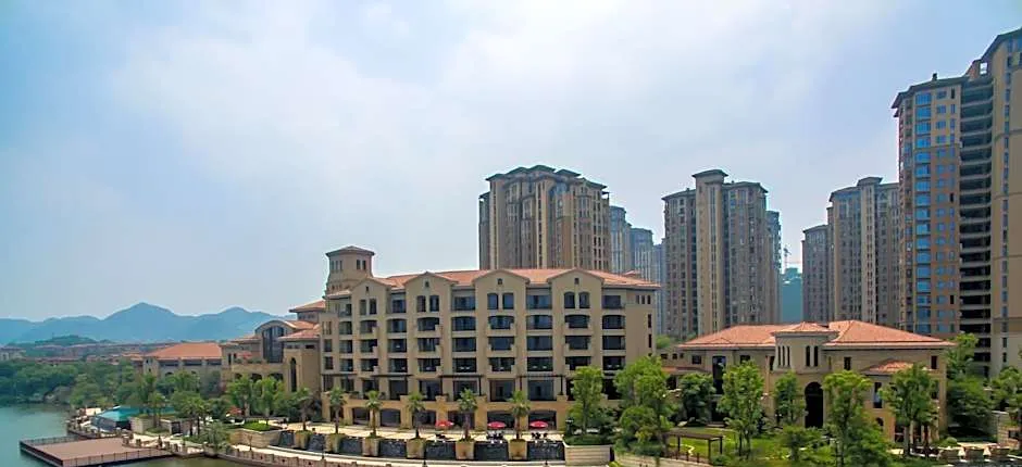 Donghai Xianhucheng Huanglong Hotel