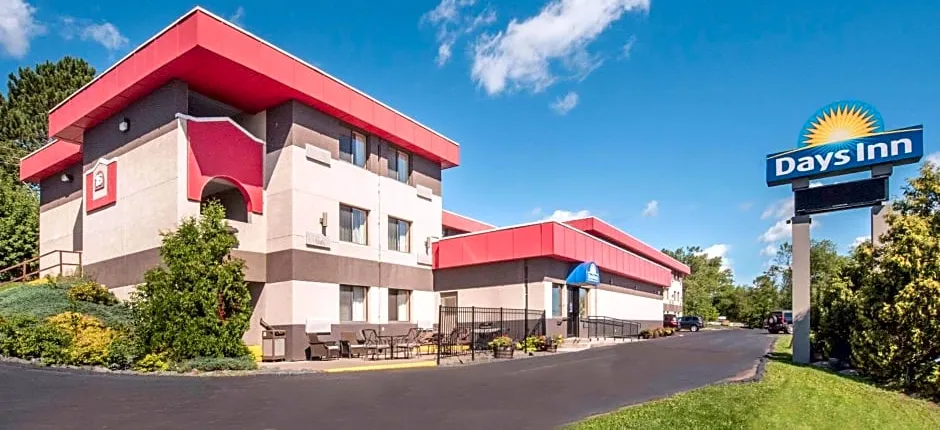 Days Inn by Wyndham Duluth Lakewalk