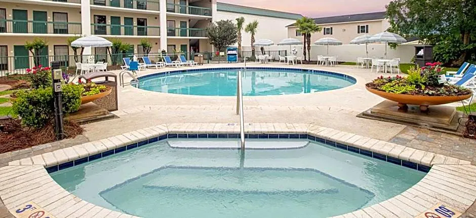 Econo Lodge Inn & Suites Foley-North Gulf Shores