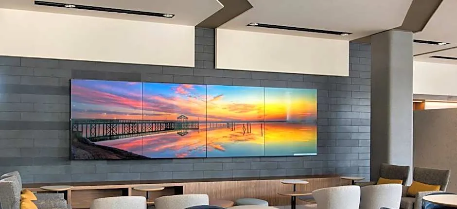 Courtyard by Marriott Philadelphia South at The Navy Yard