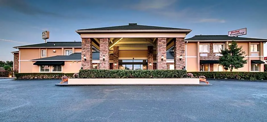 Greenfield Inn & Suites Elizabethtown, KY I65 Exit 94
