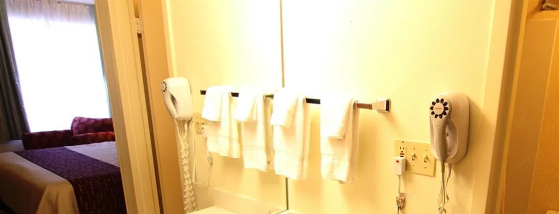 RED ROOF INN CEDAR RAPIDS