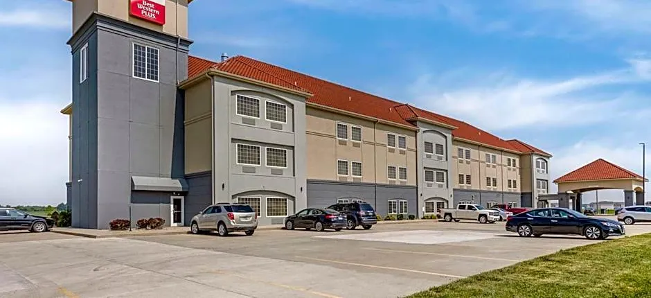 Best Western Plus MidAmerica Hotel