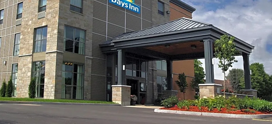 Days Inn by Wyndham Levis