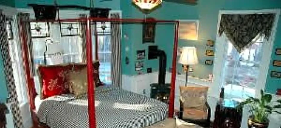 Red Elephant Inn Bed And Breakfast