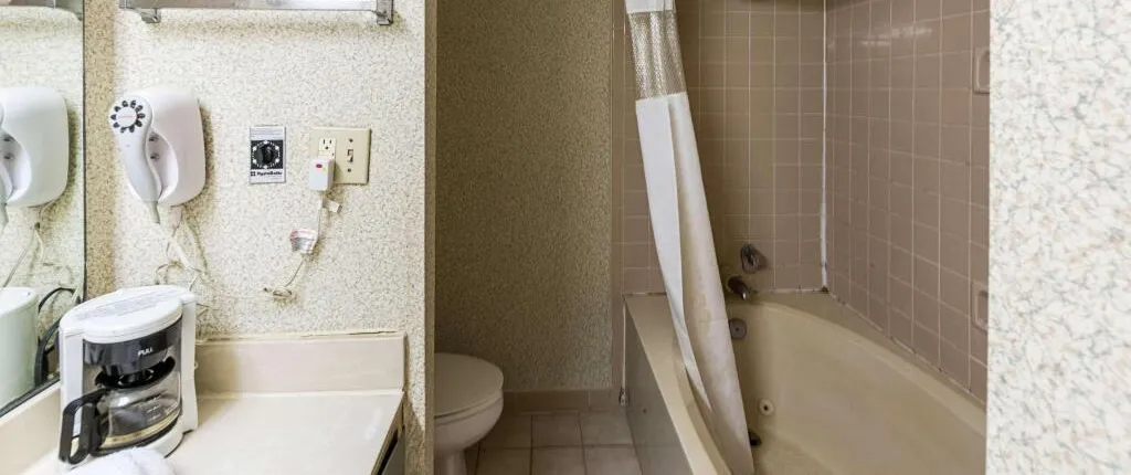 Rodeway Inn & Suites