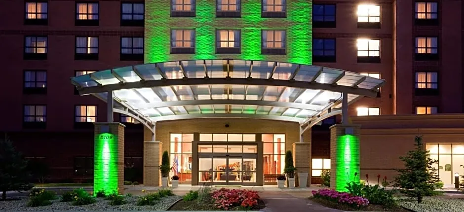 Holiday Inn Madison at The American Center by IHG