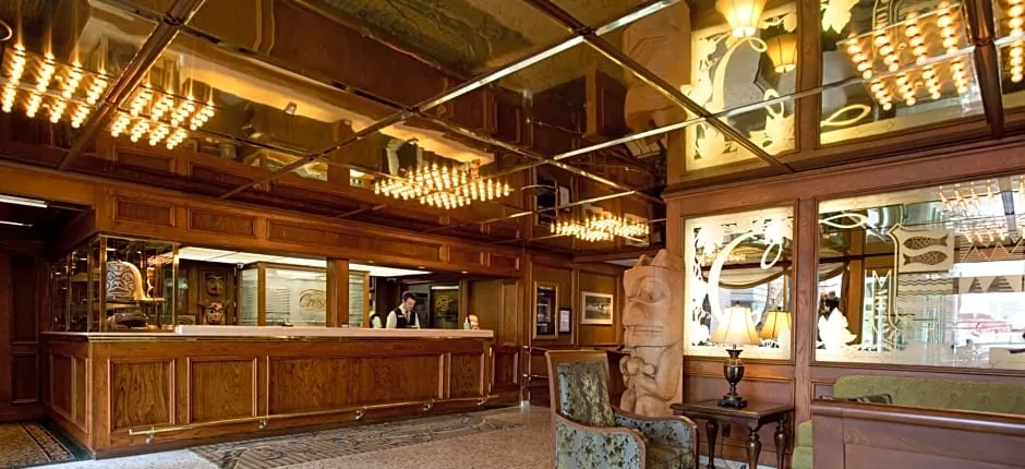 Crest Hotel
