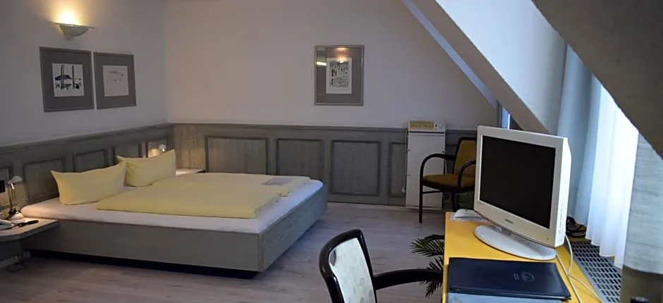 Avenue Hotel