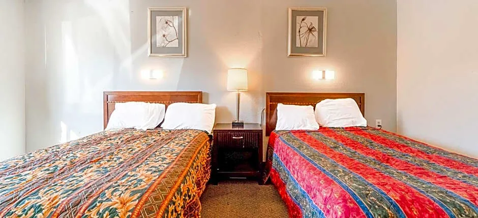 Castle Inn & Suites By OYO Chickasha