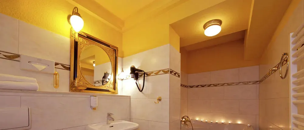 Riverside Royal Hotel