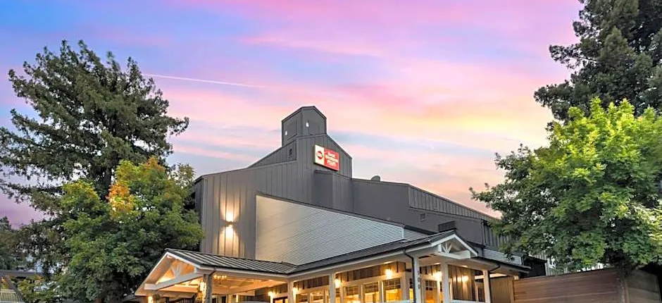 Best Western Plus Inn At The Vines