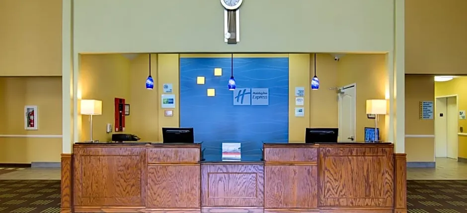 Holiday Inn Express & Suites Kansas City Sport Complex Area By IHG