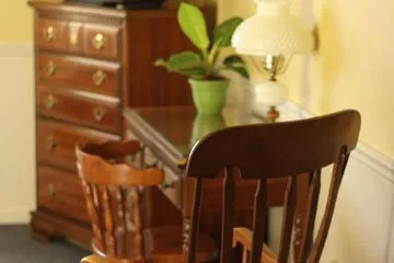 Edgewater Inn & Riverside Grill