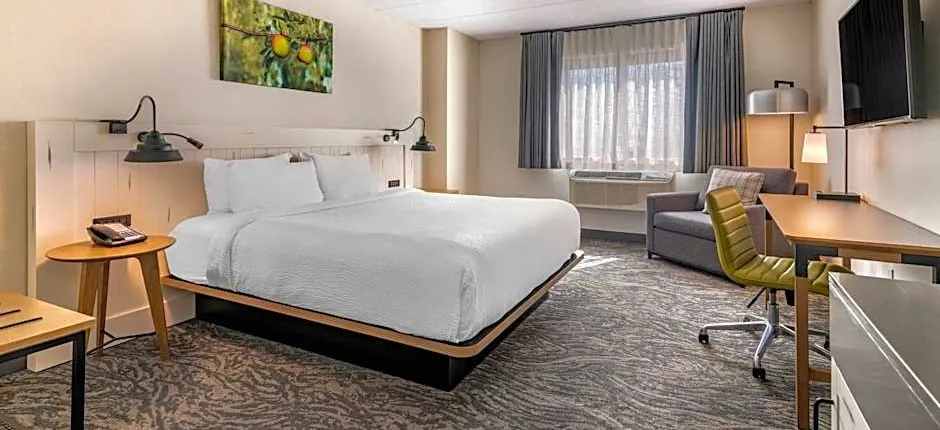 Fairfield by Marriott Inn & Suites Providence Airport Warwick