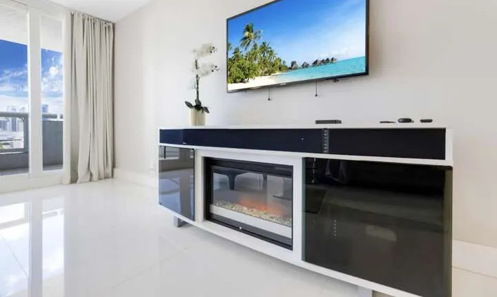 Bay Overlooking Condo With Balcony