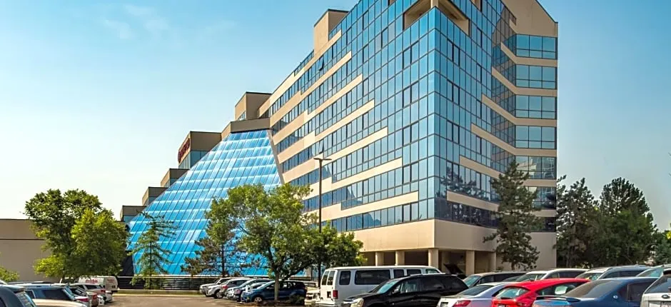 Crowne Plaza Hotel St. Louis Airport by IHG