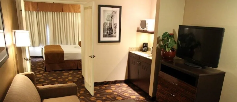 Best Western Plus Suites Hotel Coronado Island