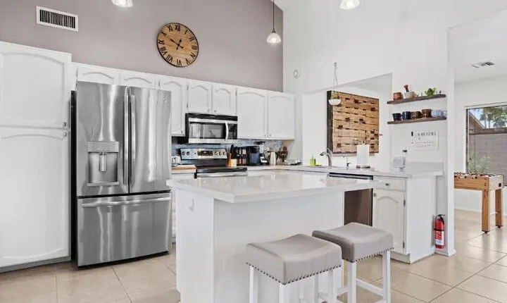 Spacious stunning ranch house hot tub&private basketball court near WestWorld TPC