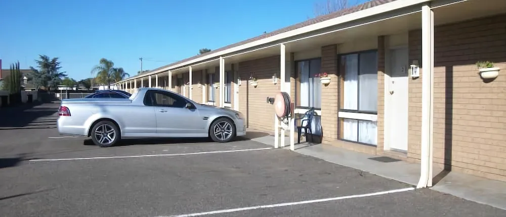 Country Home Motor Inn