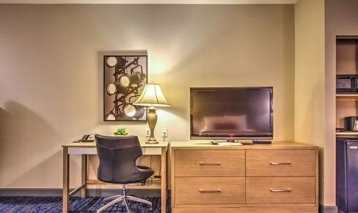 Best Western Plus Media Center Inn & Suites