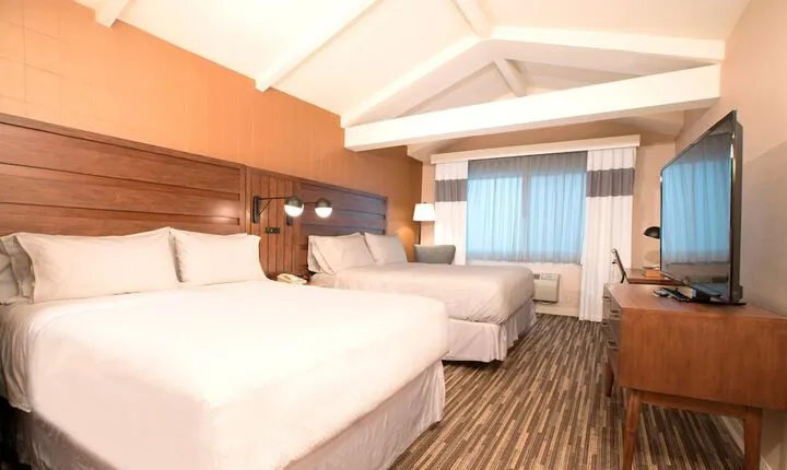 Four Points by Sheraton Melville Long Island