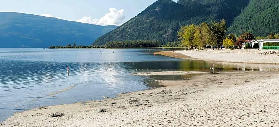 Super 8 by Wyndham Sicamous