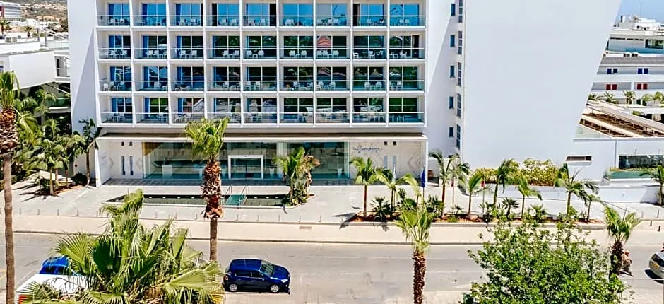 Seasons Hotel (Adults Only)