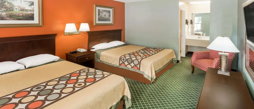 Super 8 by Wyndham Kinder LA