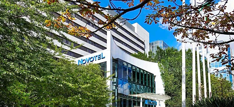 Novotel London West