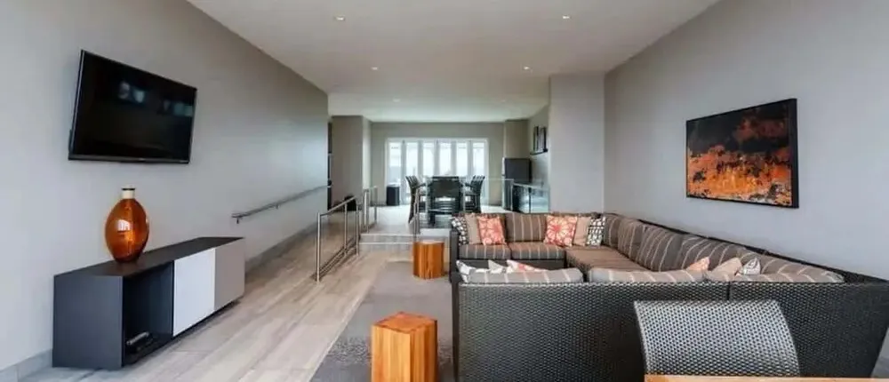 Stunning CozySuites on Elm St. 09