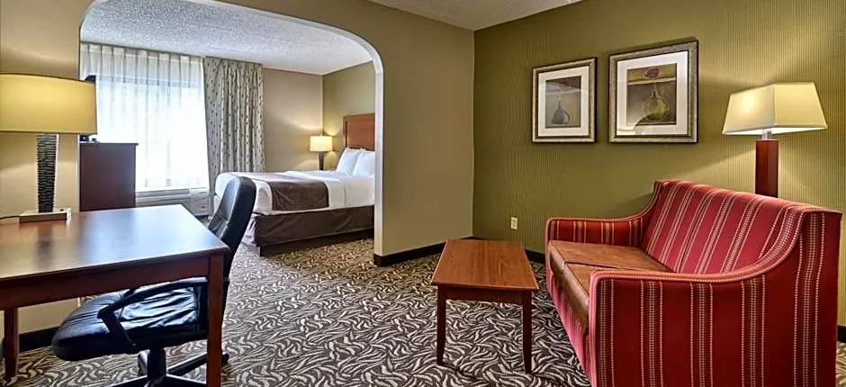 Clarion Inn & Suites Cortland - University Area