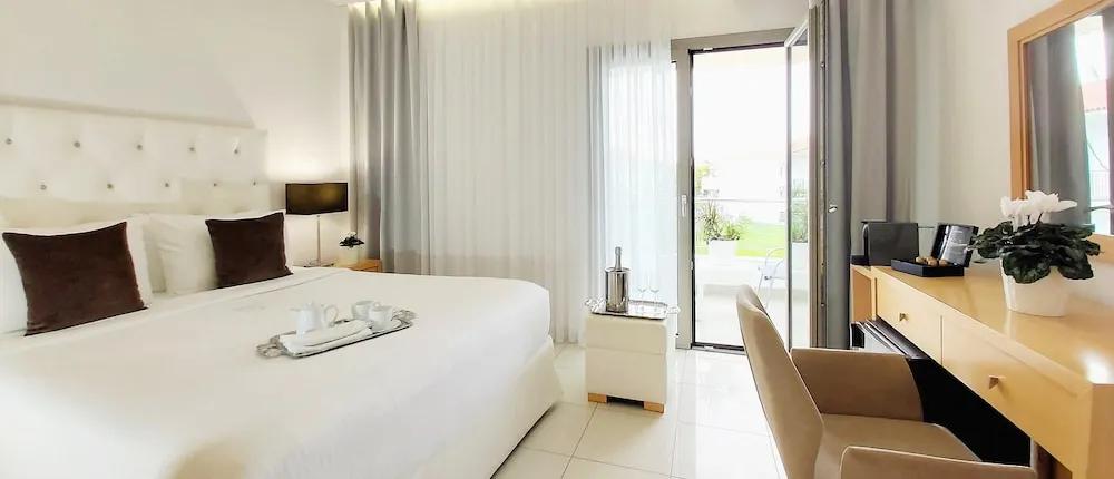 Akrogiali Exclusive Hotel (Adults Only)