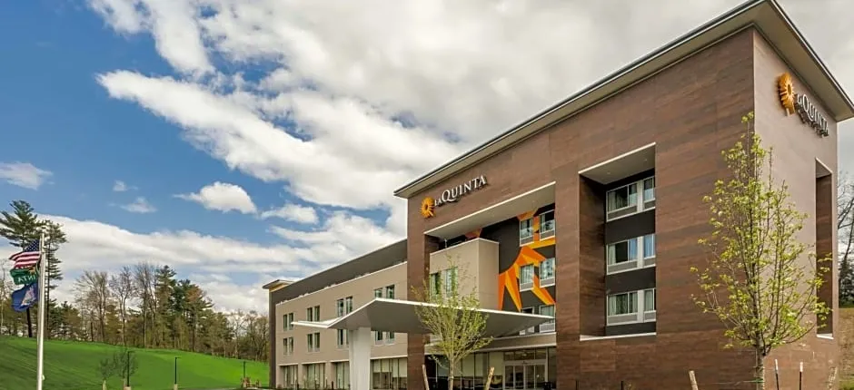 La Quinta Inn & Suites by Wyndham Clifton Park Saratoga Area 1749 Route 9