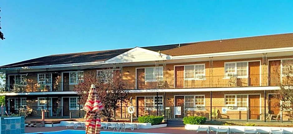 Budget Host East End Riverhead