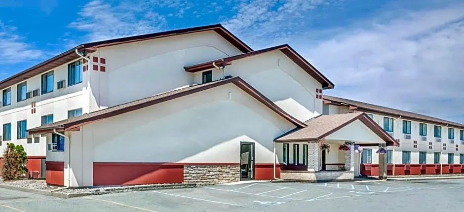 Super 8 by Wyndham Montgomery Maybrook