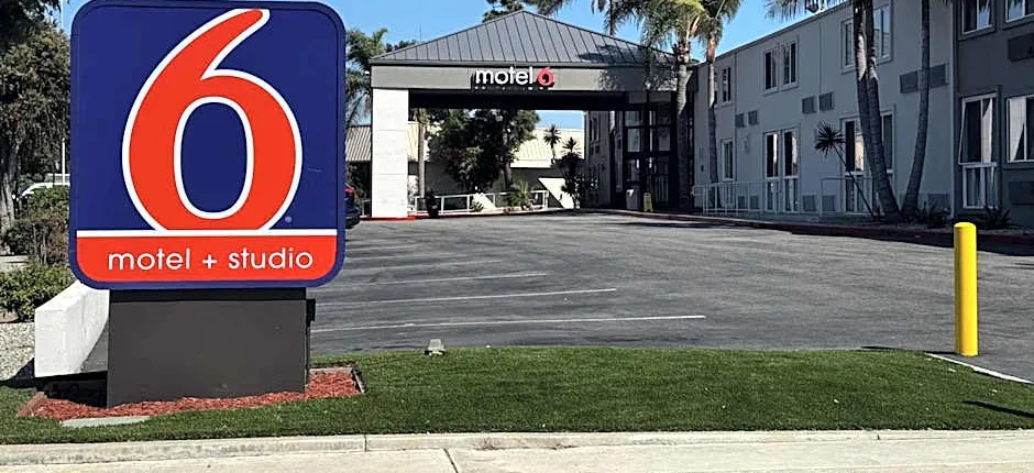Motel 6 Carson