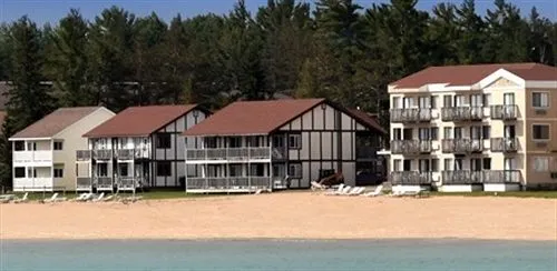 Waterfront Inn - Mackinaw City