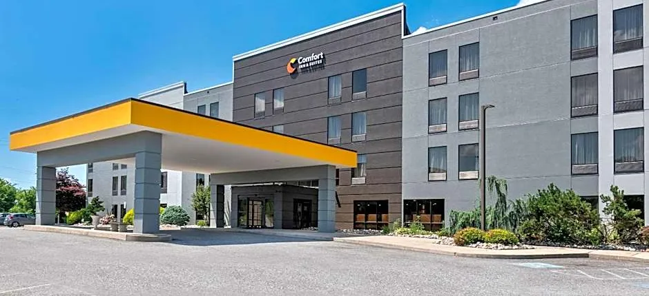 Comfort Inn & Suites York North