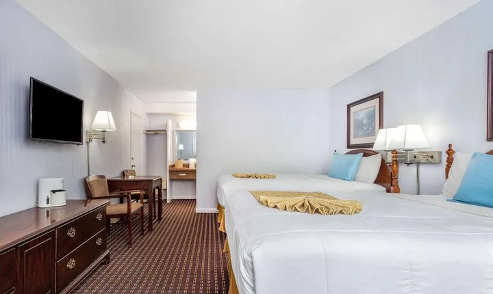 Travelodge by Wyndham Cape Cod Area
