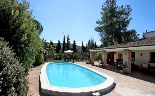 Luxury 2-Bed Villa with pool and garden near RONDA