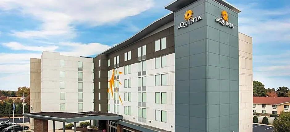 La Quinta Inn & Suites by Wyndham Winchester