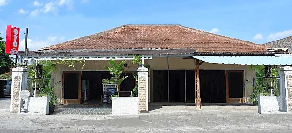 OYO 1196 Hotel Pura Puspa Rosa