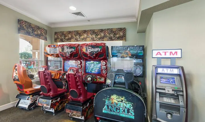 Pineapple Palms by VillaDirect