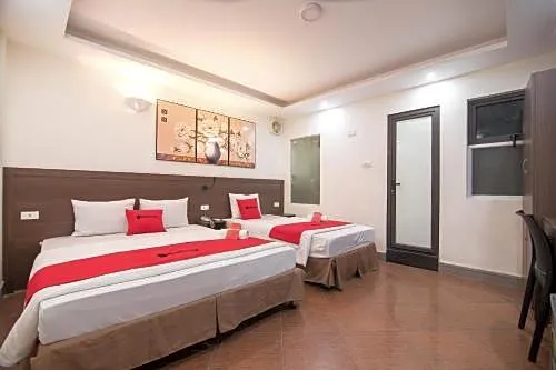 RedDoorz near Le Van Luong Street