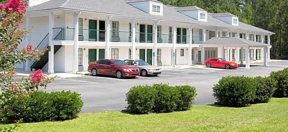 Super 8 by Wyndham Statesboro