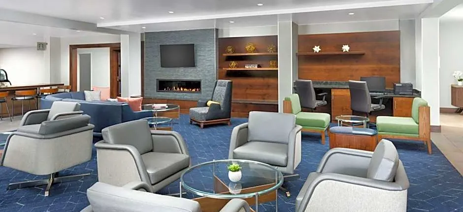 Courtyard by Marriott Manchester-Boston Regional Airport