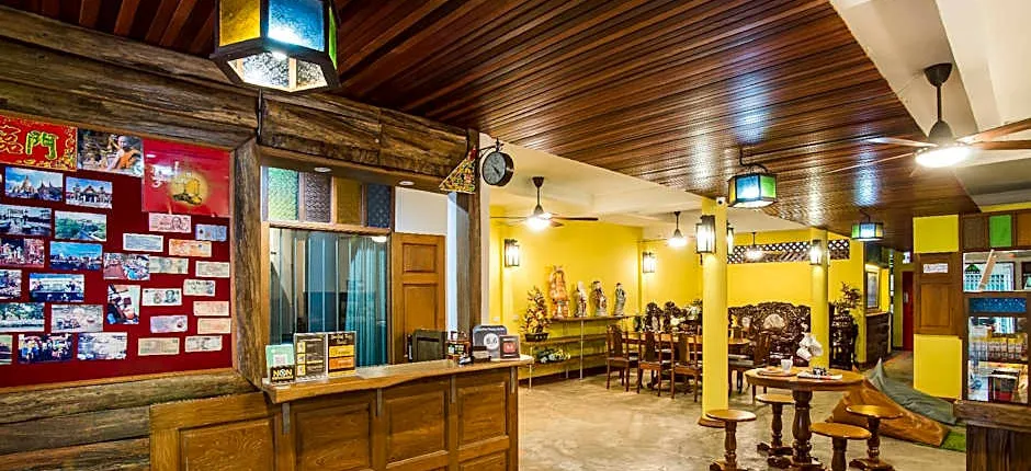 Banthat Thong Hostel