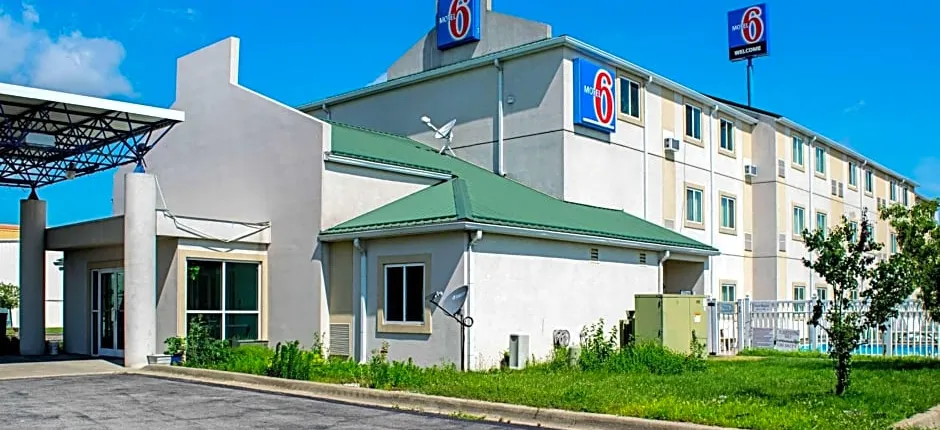 Motel 6-Seymour, IN - North